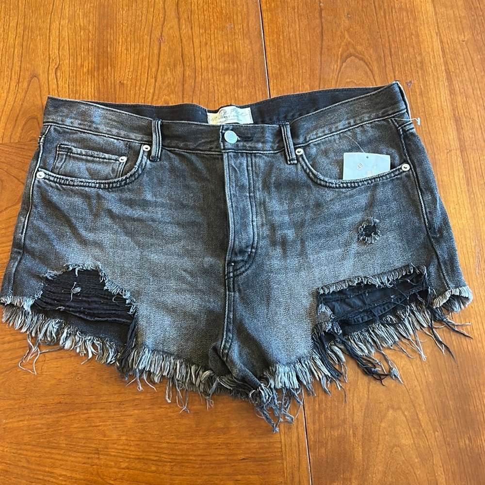We the Free faded black button fly shorts size 31